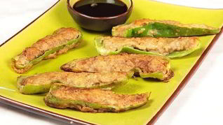 Жареные фаршированные острые перчики