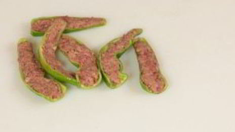 жареные фаршированные острые перчики