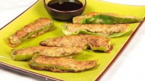 жареные фаршированные острые перчики