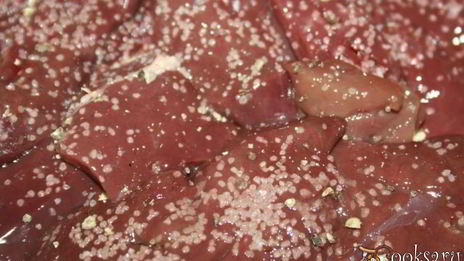 индюшиная печень с овощами в сметанном соусе в мультиварке