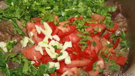 индюшиная печень с овощами в сметанном соусе в мультиварке