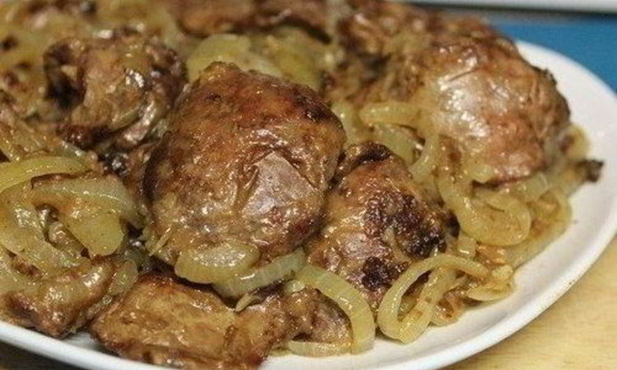 Рецепт куриной печени, обжаренной в муке с луком