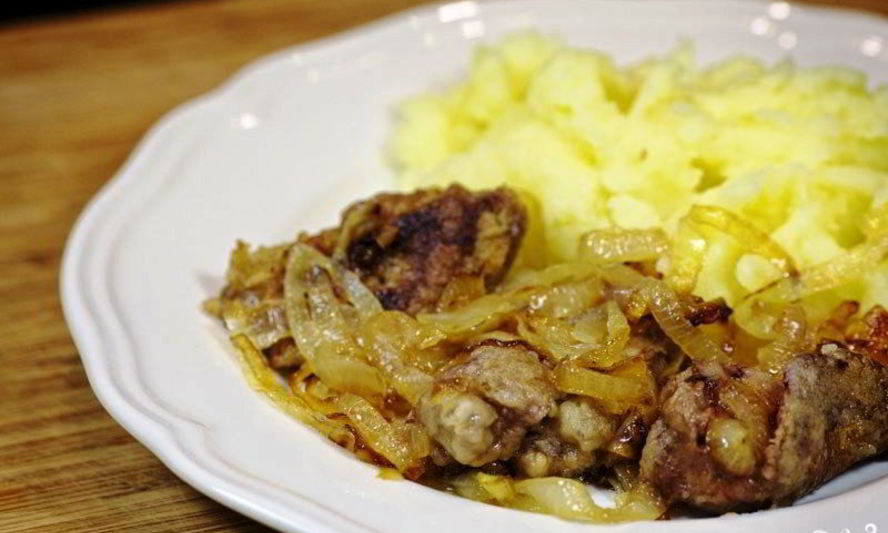 Рецепт куриной печени, жареной с луком