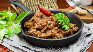 Печень говяжья, тушенная в томатно-соевом соусе