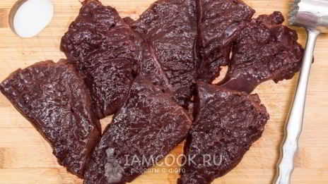 печень говяжья, тушенная в томатно-соевом соусе