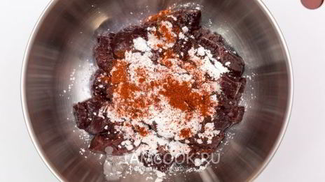 печень говяжья, тушенная в томатно-соевом соусе