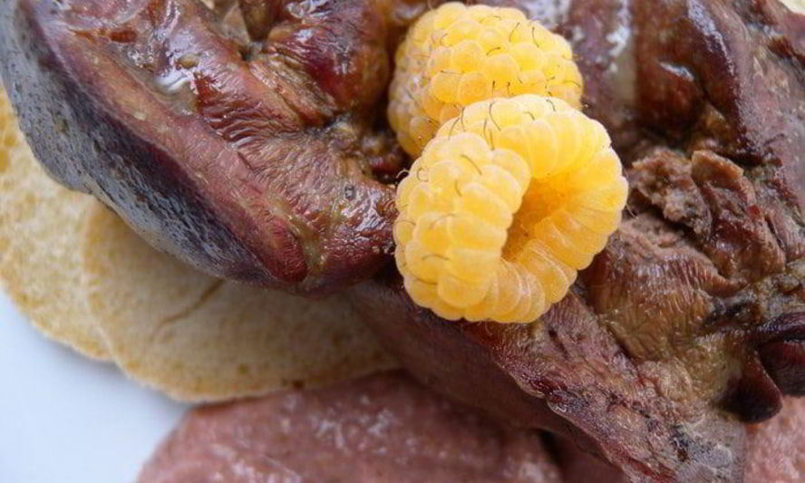 Рецепт печени-гриля с инжирно-малиновым соусом