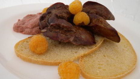 печень-гриль с инжирно-малиновым соусом