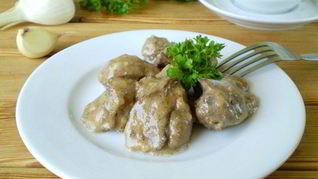 Печень, тушеная в сметане