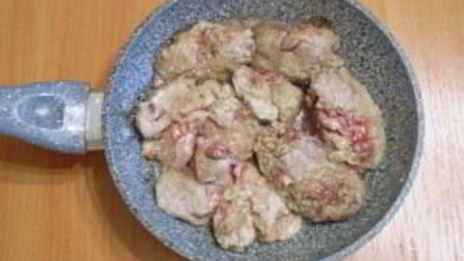 печень, тушеная в сметане