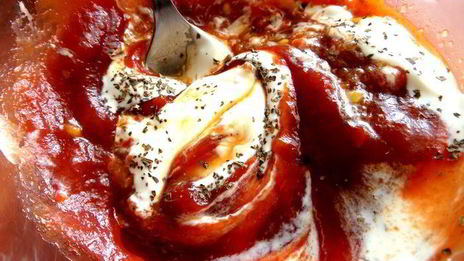 печень в горшочке в сметанно-томатном соусе с овощами