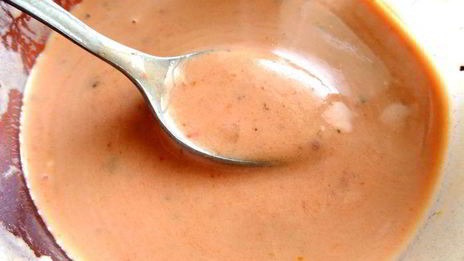 печень в горшочке в сметанно-томатном соусе с овощами