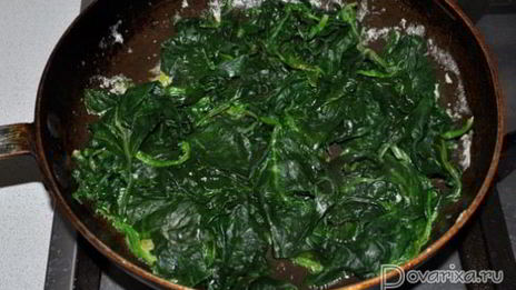 жареная печень со шпинатом