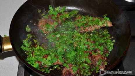 жареная печень со шпинатом