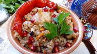 Ароматный плов с корицей и можжевельником