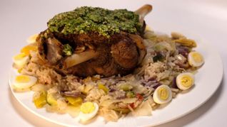 Баранья нога с овощным пловом