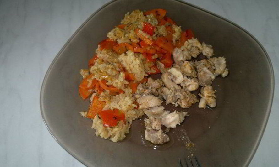 Рецепт паэльи с красным перцем и морковью, куриные бедра с паприкой