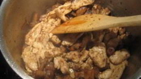 паэлья с курицей и грибами