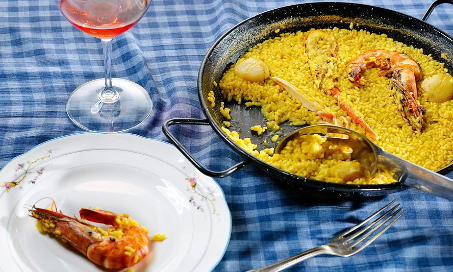 Рецепт паэльи с лангустином и гребешками