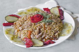 Пилав с курицей, булгуром и изюмом