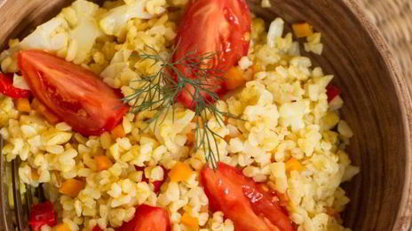 плов из булгура с цветной капустой и перцем