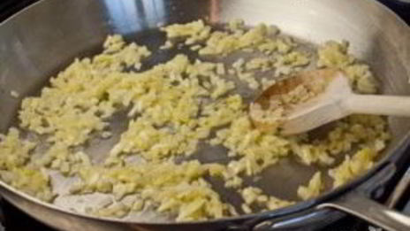 плов из киноа с грибами