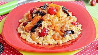 Плов с черносливом и изюмом