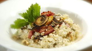 Плов с копченой макрелью и грибами