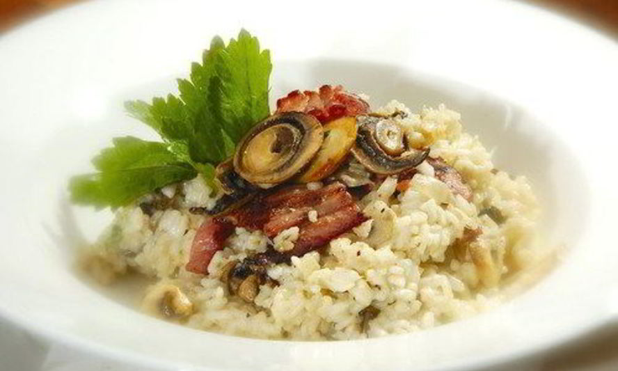 Рецепт плова с копченой макрелью и грибами