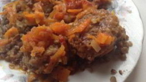 фрикадельки с овощным рагу