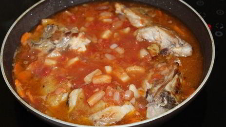 фрикасе из курицы в томате