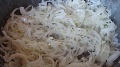 грибное рагу с кабачками в сметанном соусе