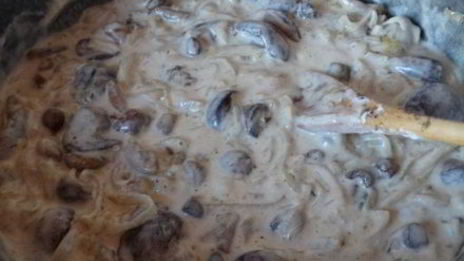 грибное рагу с кабачками в сметанном соусе