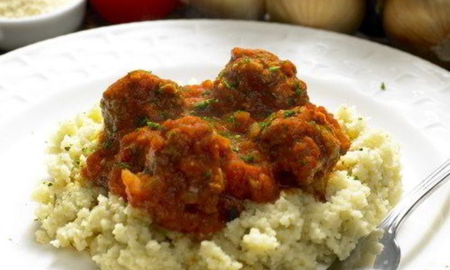 Рецепт кускуса с рагу из баранины и томатным соусом с лепестками роз