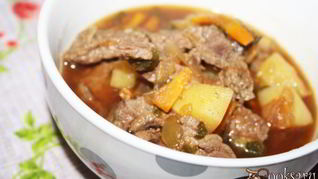 Летнее рагу с говядиной и печеными овощами с ароматом дымка