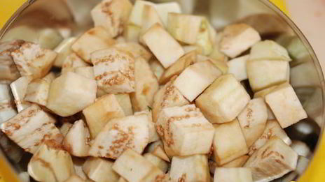 мясное рагу с баклажанами, перцем и помидорами