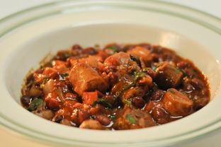 Острое рагу из колбасок и овощей