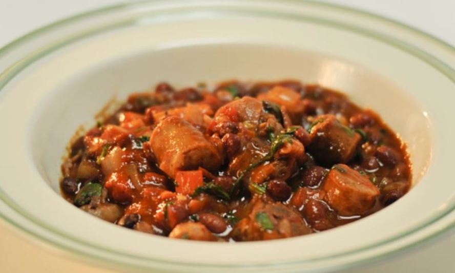 Рецепт острого рагу из колбасок и овощей