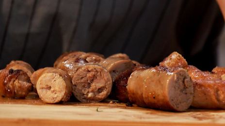 острое рагу из колбасок и овощей