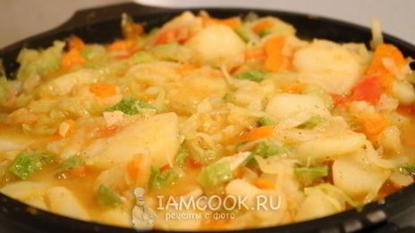 овощное рагу из кабачков, картошки и капусты