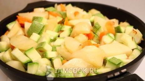 овощное рагу из кабачков, картошки и капусты