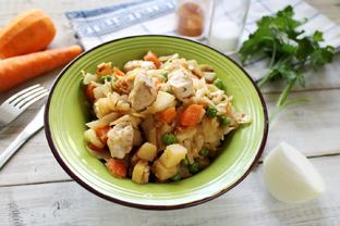 Овощное рагу с курицей с капустой и картошкой