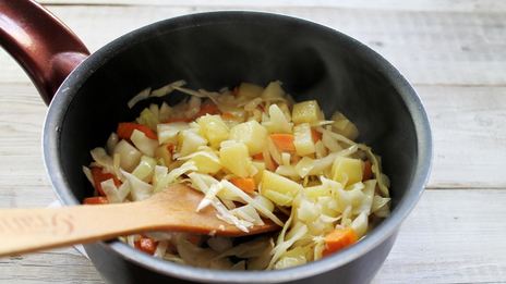 овощное рагу с курицей с капустой и картошкой