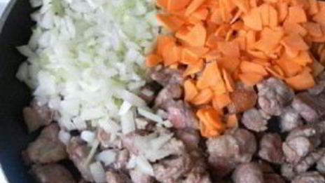 овощное рагу со свининой и кабачками