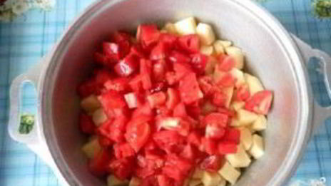 овощное рагу со свининой и кабачками