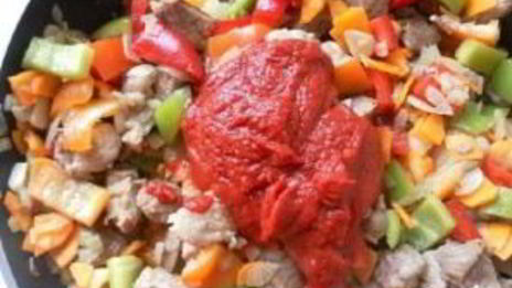 овощное рагу со свининой и кабачками