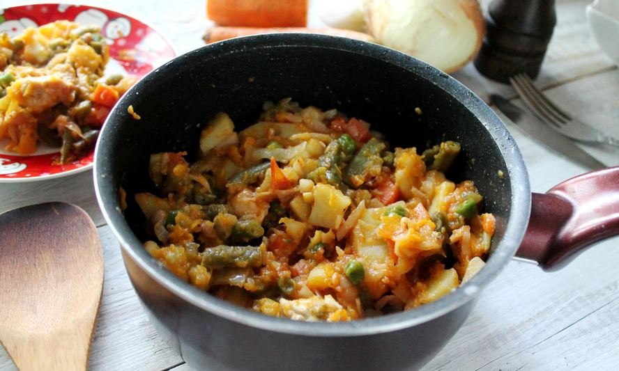Рецепт овощного рагу в кастрюле с капустой и картошкой