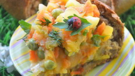 овощное рагу в ржаном хлебе