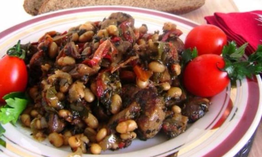 Рецепт рагу из белой фасоли со свининой и грибами в мультиварке