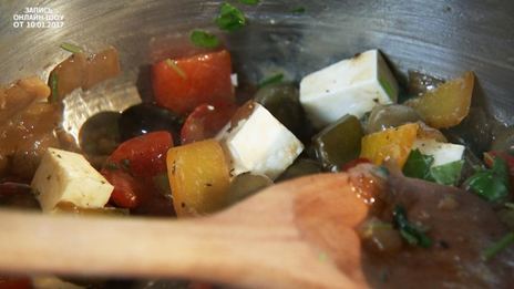 рагу из болгарского перца с сыром и оливками